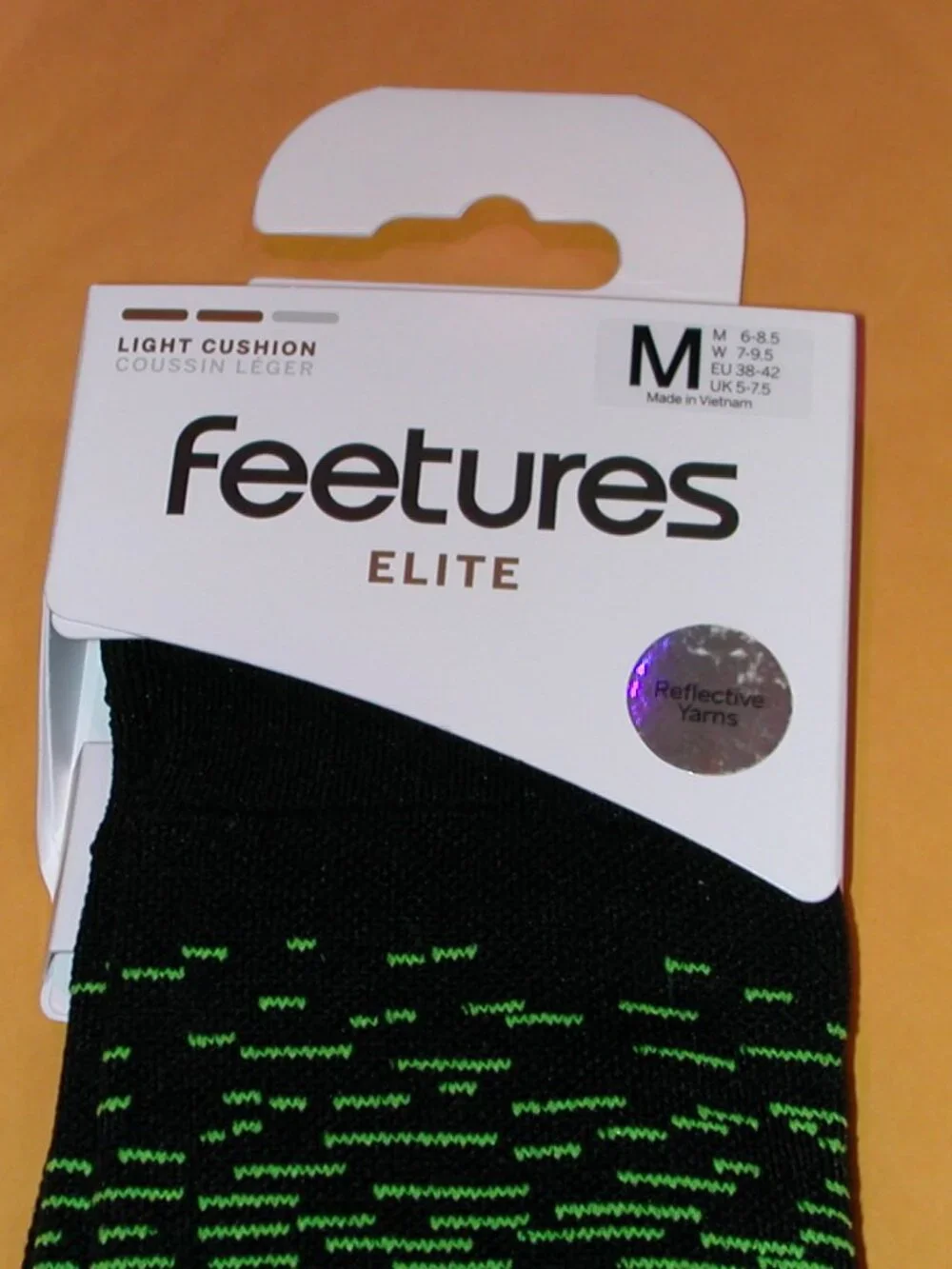 Feetures  Light Cushion Reflective Mini Crew Socks Size Medium NWT Light Wave